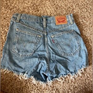 Levi Women's Jean Short Size 26